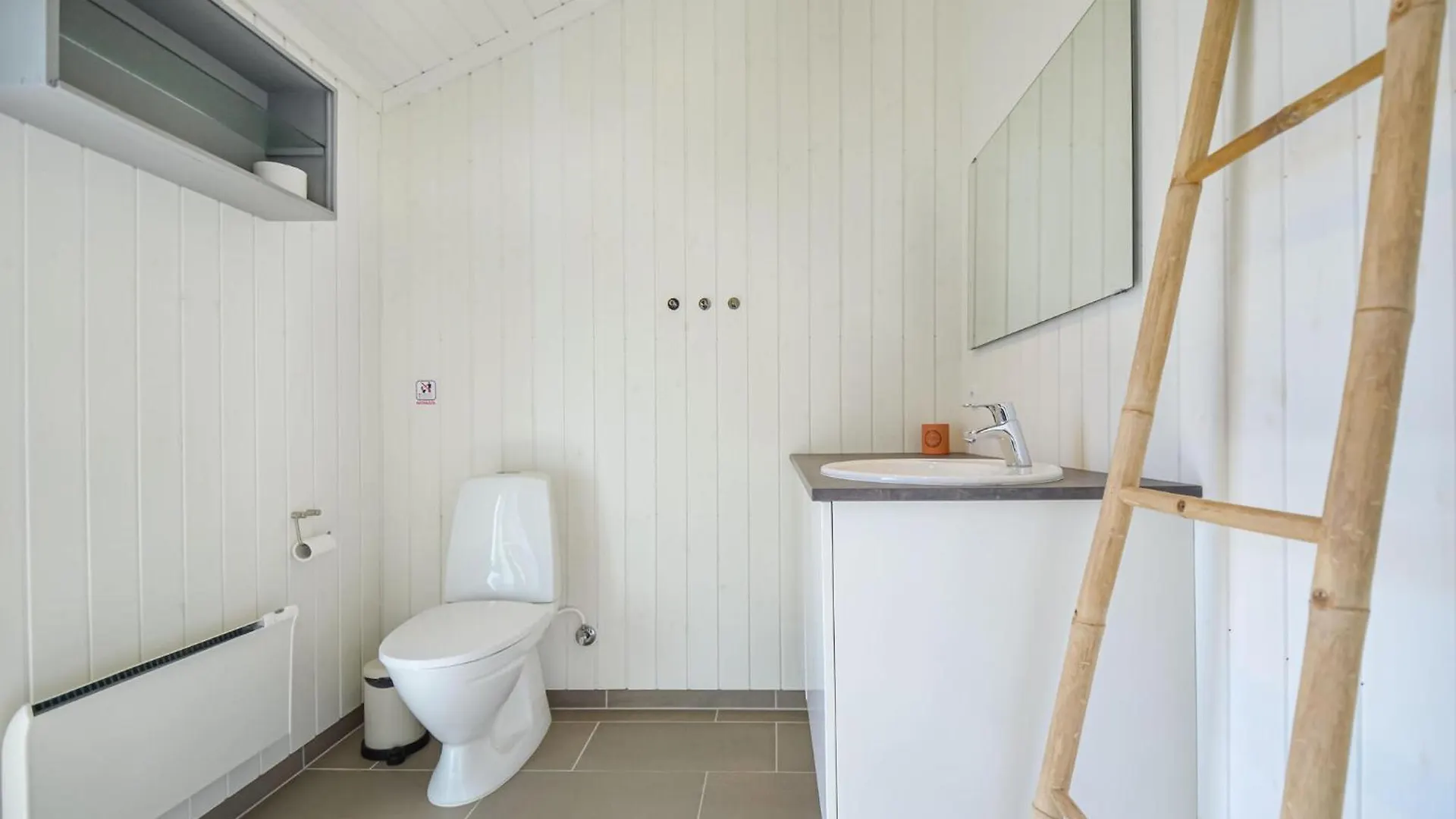 Semesterbostad Beautiful Home In Ebeltoft With Kitchen